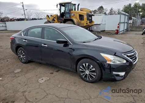 2015 Nissan Altima 2.5 z USA, uszkodzony, nr VIN 1N4AL3AP2FN318132